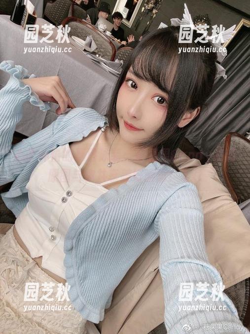 心旷神怡的夏日泳装：糖果果Candy高清原图与你共享美好画面！.txt
