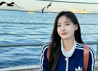 紧急企划 – 绝美御姐风格，尽在小奶糕Milky写真套图资源中，让你眼前一亮的惊艳体验！.txt