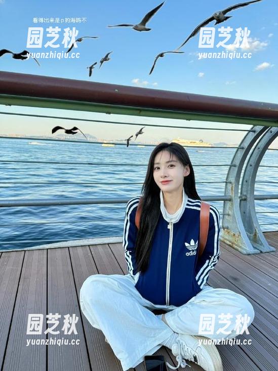 紧急企划 - 绝美御姐风格，尽在小奶糕Milky写真套图资源中，让你眼前一亮的惊艳体验！.txt