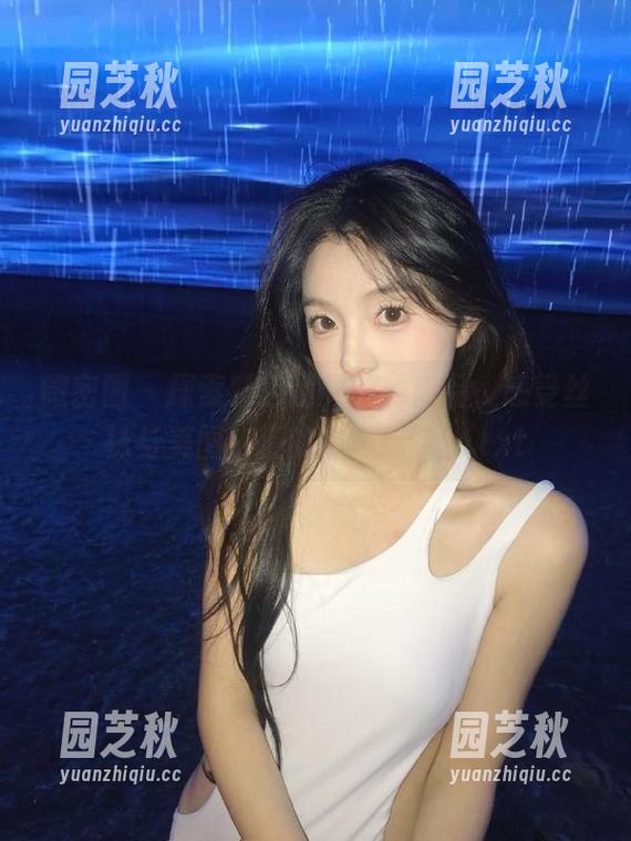 微密圈 - 探索紫色哒豚豚的作品，感受丝袜与美图交汇的独特韵味！.txt