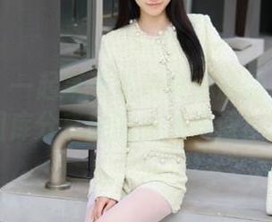 微密圈 – 一起享受紫色哒豚豚的校服风采，图库分享她的甜美瞬间！.txt