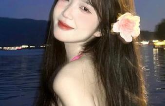 美媛馆 – 于大乔私房摄影新作：灰丝图包为你展示她的独特风情.txt
