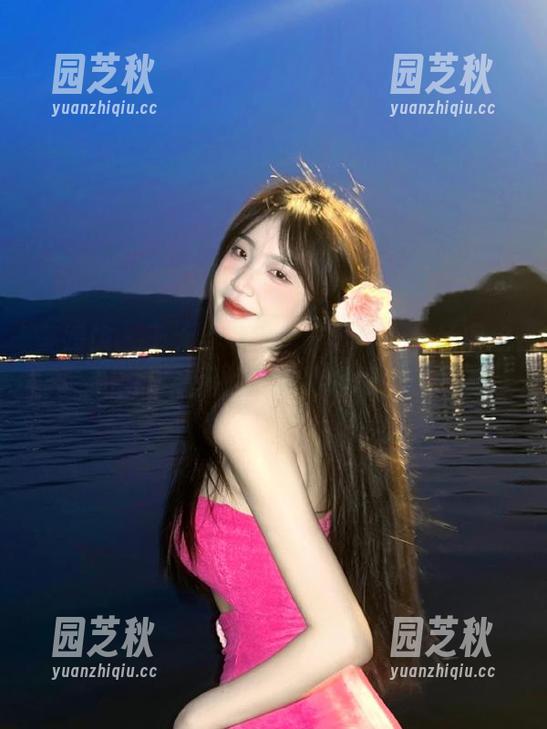 美媛馆 - 于大乔私房摄影新作：灰丝图包为你展示她的独特风情.txt