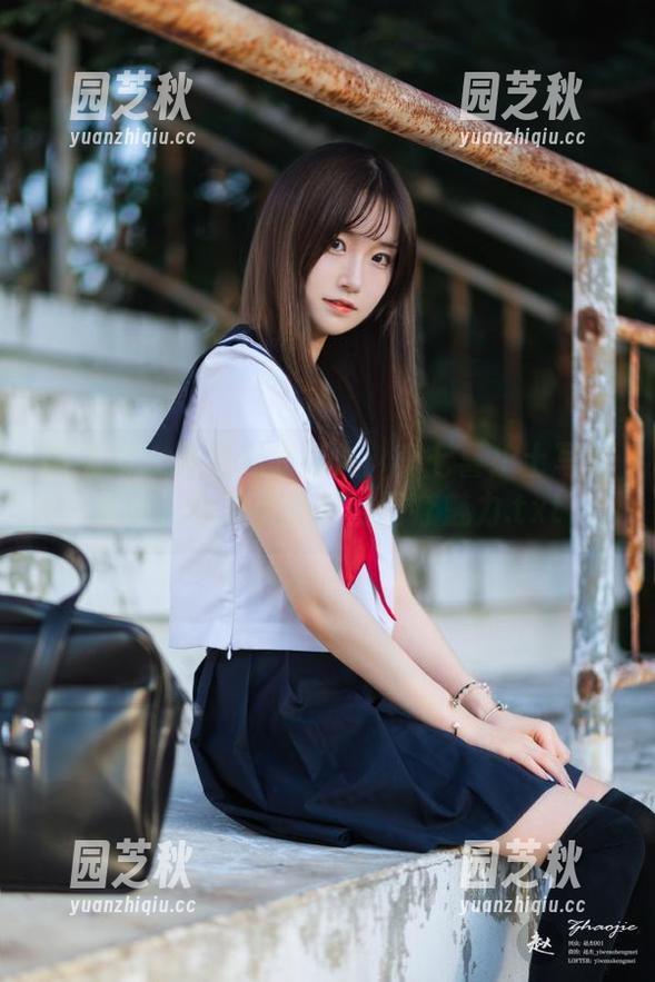 美媛馆 - 无圣光亦撩人：李七喜护士写真原图，解锁最真实的医疗魅力.txt