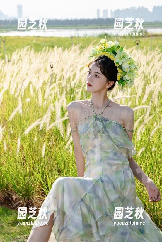 花漾show - 黑白作品魅影：顾欣怡通过镜头展现内心世界的细腻情感.txt