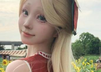 泳池旁的花铃Hana：沁人心脾的写真图册分享.txt