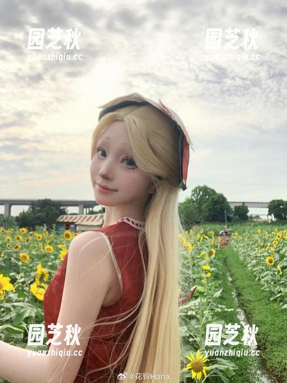 泳池旁的花铃Hana：沁人心脾的写真图册分享.txt