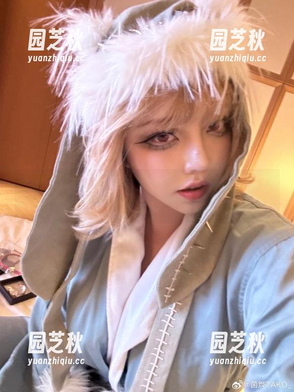走进菌烨tako的春田泳装写真集分享：用镜头捕捉夏日海滩的欢愉与自由.txt