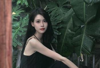 蜜桃社 – 小草莓Berry倾情呈现灰丝写真集，资源分享，让你大开眼界！.txt