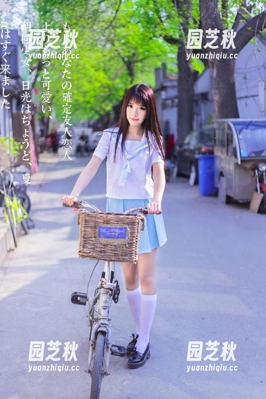 蜜桃社 - 下载绯月樱-Cherry身着短裙的高清写真，感受春日浪漫与活力.txt