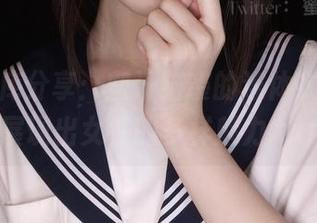 高清图库分享：蜜汁猫裘的连体衣写真，展现出女性的多样魅力.txt