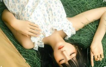 蠢沫沫：精选写真集，记录她细腻的柔美与动人瞬间.txt