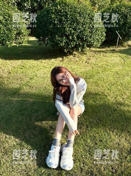 袜啵啵 - 探秘甜甜圈学姐的私拍合集：每一张照片都是心情的真实写照，甜美又迷人.txt