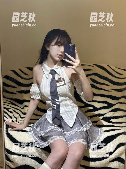 袜啵啵 - 一起来欣赏苏苏的高跟凉鞋写真，别说我没警告你要把心收好！.txt