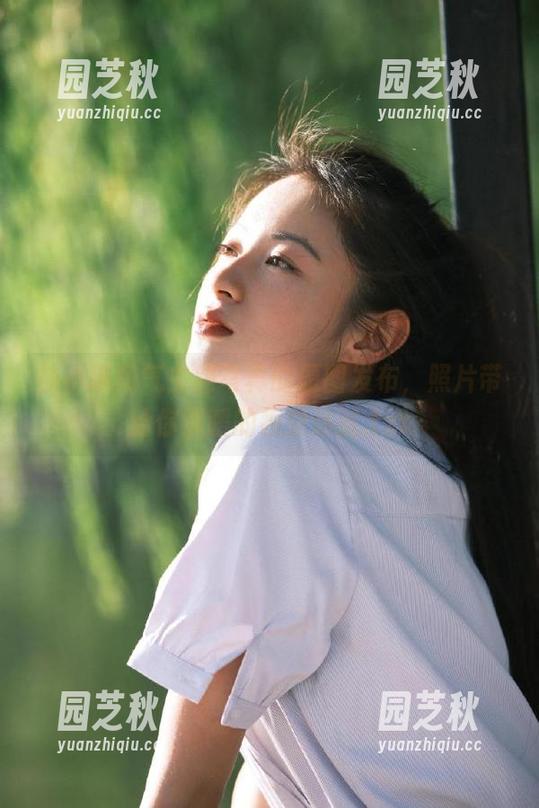袜小喵暖气主题写真的原图发布，照片带给你温暖的视觉体验.txt