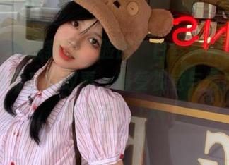 袜涩 – 在线获取“脸脸”白丝写真图片，揭示她背后的故事，感受视觉与情感的双重冲击！.txt