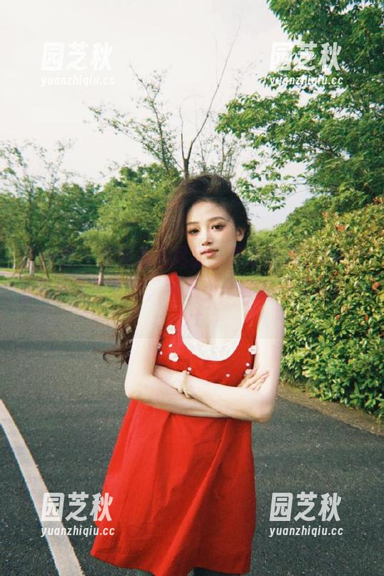 语画界 - 御姐范儿尽显，高清徐莉芝Booty女神写真套图，带来不一样的视觉享受.txt
