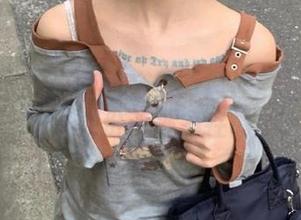 语画界 – 徐莉芝的浴室写真：翻阅每一幅作品，感受那份无处不在的欲望.txt