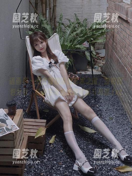 语画界 - 月音瞳的瑜伽艺术之旅，独特图包分享，感受生命的无限可能与和谐.txt