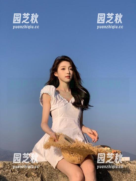 语画界 - 体验月音瞳蕾丝袜带来的福利，沉醉于写真世界.txt