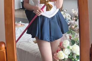 语画界 – 免费下载！程程程的皮裙与娇柔美女图包大揭秘.txt