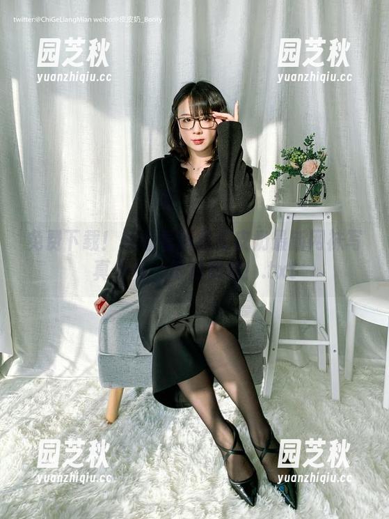 免费下载！来看看超皮皮皮奶最新网袜写真作品，绝对惊艳！.txt