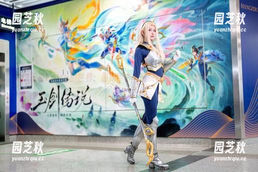 走进阮邑Fairy的世界：最新黑白美图展现她对生活的独特理解.txt