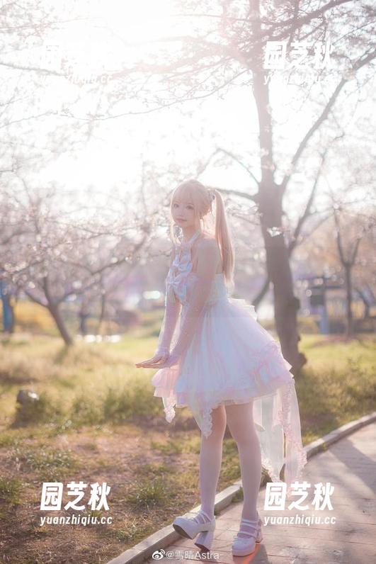 最新分享：雪晴Astra美腿写真让你感受青春活力与优雅并存的美丽！.txt