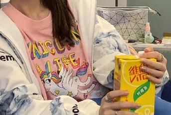 霜月shimo睡衣全景：揭秘每一张原图的背后故事.txt