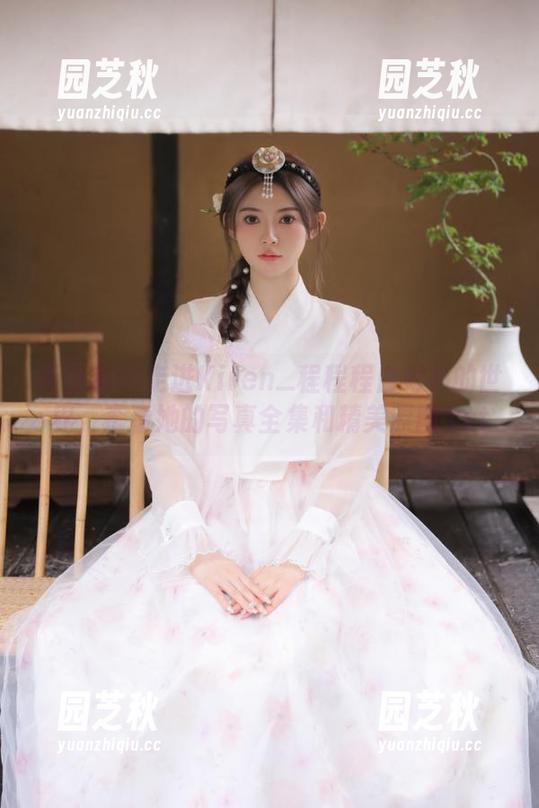 青豆客 - 走进Kiren_程程程白衬衫的世界，查看她的写真全集和精美原图.txt