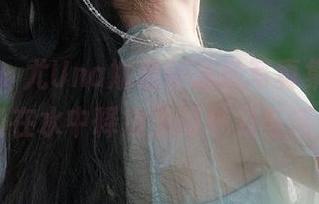 青豆客 – 尤Una娜最新泳池写真集，展现她如何在水中释放无限魅力与活力.txt