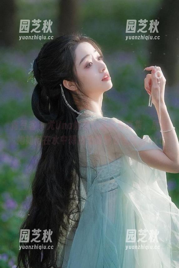 青豆客 - 尤Una娜最新泳池写真集，展现她如何在水中释放无限魅力与活力.txt