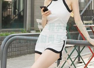 青豆客 – 原图欣赏：程小烦用长腿私房写真诉说她的时尚与个性.txt