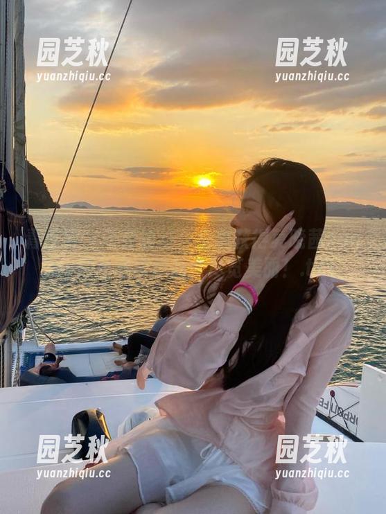 青豆客 - 不要错过！免费获得莫晓茜sunny黑丝写真作品，尽览美丽！.txt