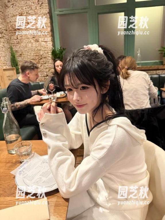 魅妍社 - Angela小热巴兔女郎定制写真再进化，图片中的她真的是天上掉下来的仙女吗？.txt