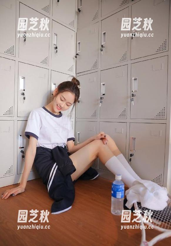 魅妍社 - FoxYini孟狐狸的海边私拍写真：当风带走好心情.txt