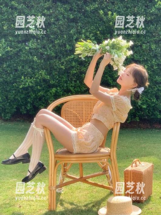 魅妍社 - 大胆尝试：定制李可可黑白图片商务风格写真宝典.txt