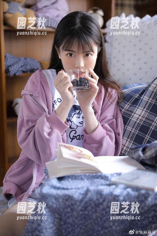 魅妍社 - 萌汉药baby很酷女友写真精选图库：捕捉她的甜美瞬间，点亮你的生活.txt