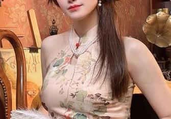 肌肤之美尽在其中：鹿八岁baby最新美图揭示身体链的细腻之处！.txt